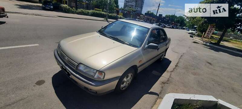 Седан Nissan Primera 1991 в Каменском