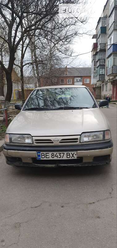 Седан Nissan Primera 1992 в Первомайске