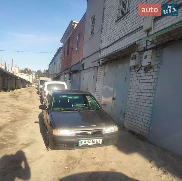 Седан Nissan Primera 1991 в Киеве