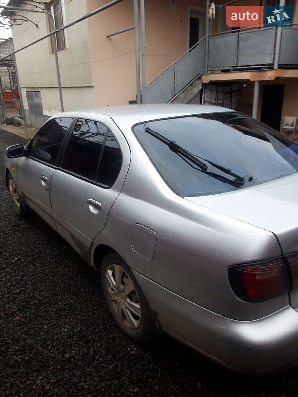 Седан Nissan Primera 2001 в Иршаве
