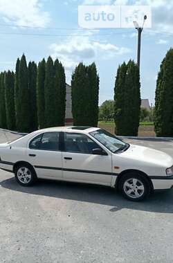 Хэтчбек Nissan Primera 1993 в Дубно