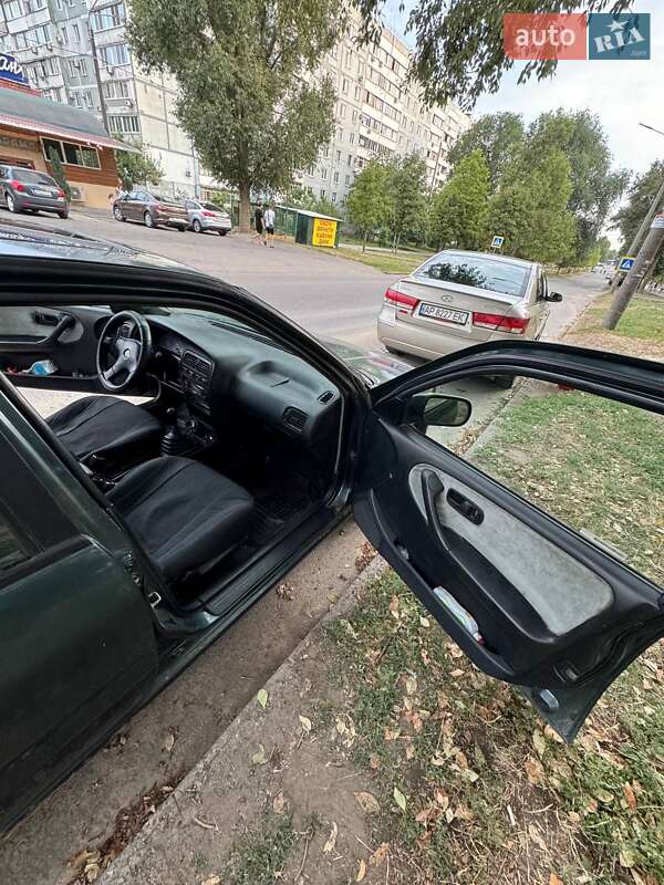 Седан Nissan Primera 1994 в Запоріжжі