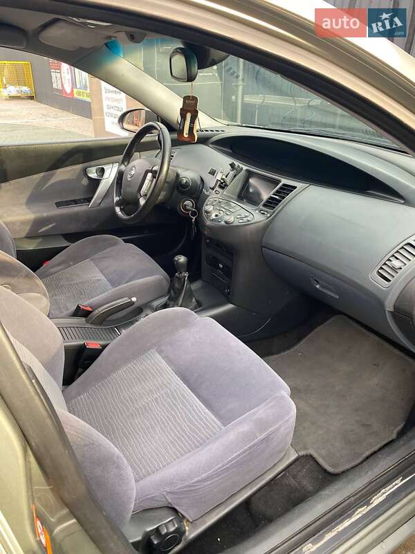 Седан Nissan Primera 2006 в Жовкве