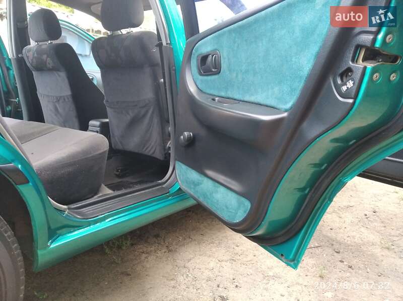 Седан Nissan Primera 1996 в Березівці