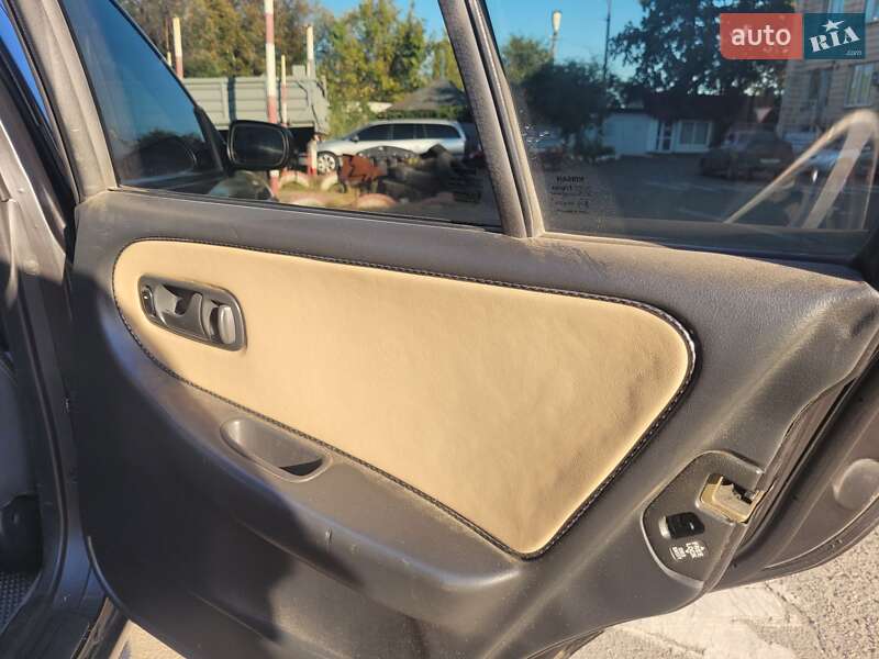 Седан Nissan Primera 1995 в Киеве