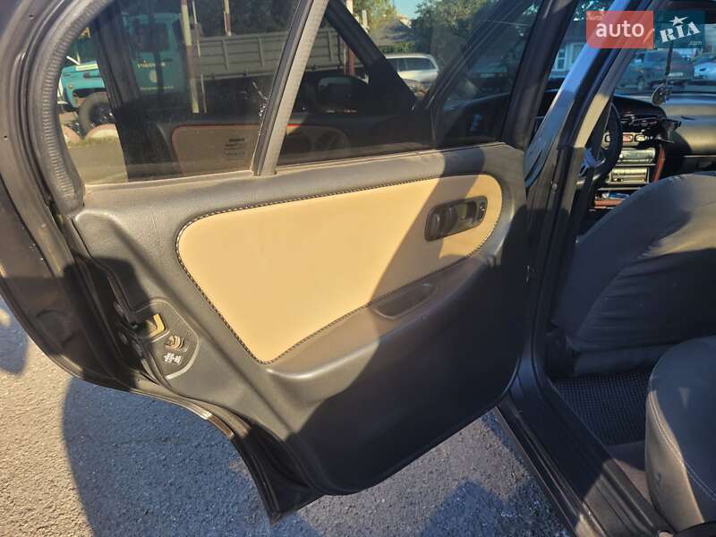 Седан Nissan Primera 1995 в Киеве