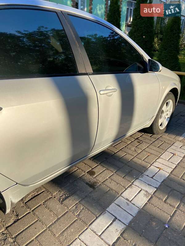 Седан Nissan Primera 2002 в Кицмани