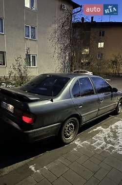 Седан Nissan Primera 1994 в Ивано-Франковске