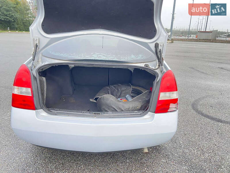 Седан Nissan Primera 2006 в Львові