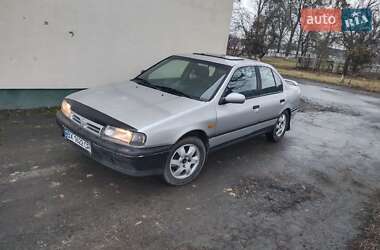 Седан Nissan Primera 1991 в Острозі