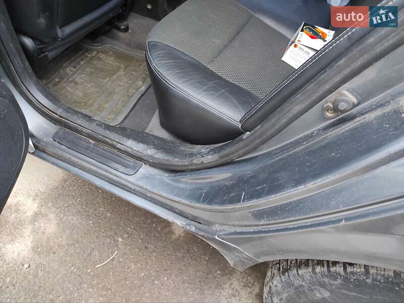 Седан Nissan Primera 2003 в Могилев-Подольске