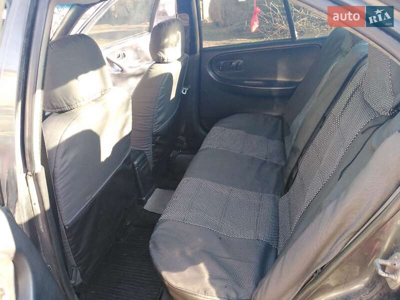 Седан Nissan Primera 1990 в Кривому Розі