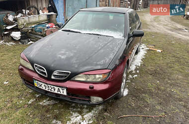 Седан Nissan Primera 2000 в Дубровиці