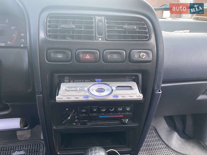 Седан Nissan Primera 1994 в Шептицькому