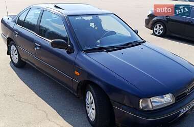 Седан Nissan Primera 1993 в Киеве