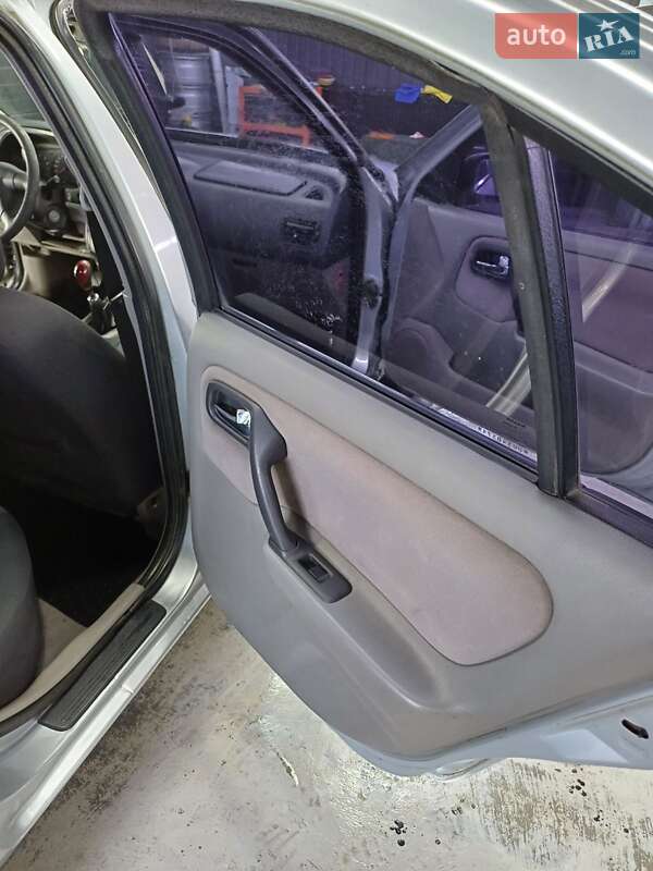 Седан Nissan Primera 2001 в Ирпене