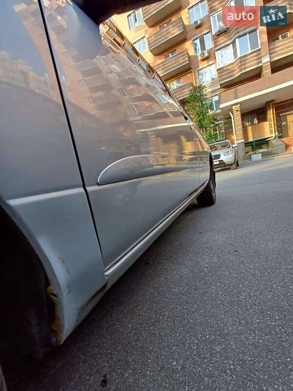 Седан Nissan Primera 2001 в Ирпене