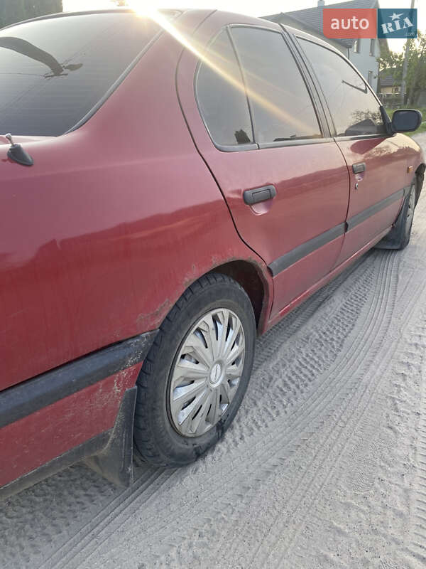 Седан Nissan Primera 1998 в Жовкве