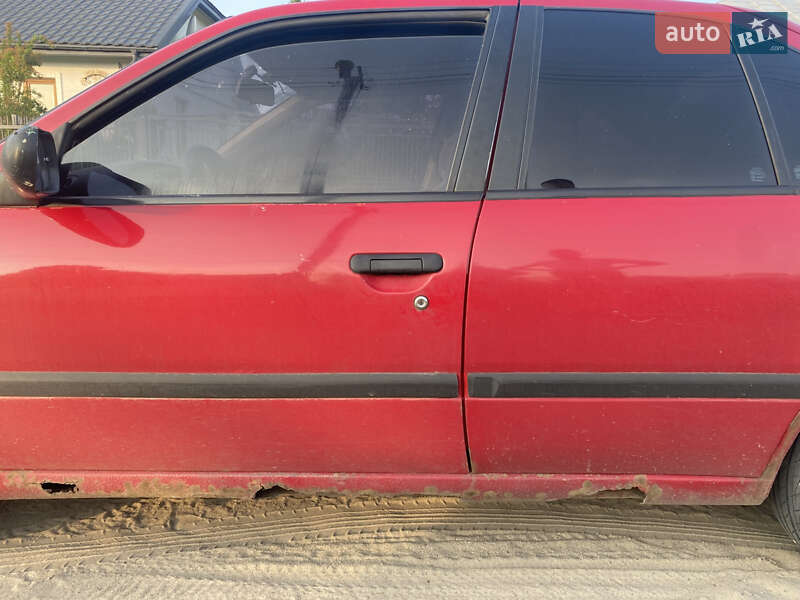 Седан Nissan Primera 1998 в Жовкве
