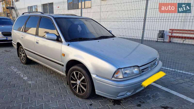 Седан Nissan Primera 1991 в Киеве