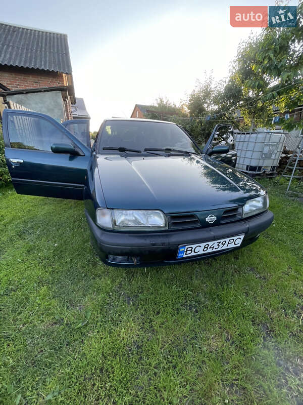 Седан Nissan Primera 1996 в Львове