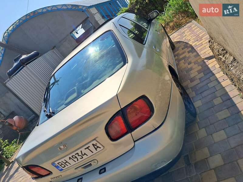 Седан Nissan Primera 2001 в Рені