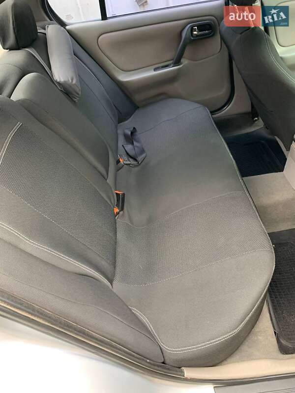 Седан Nissan Primera 2001 в Черкасах