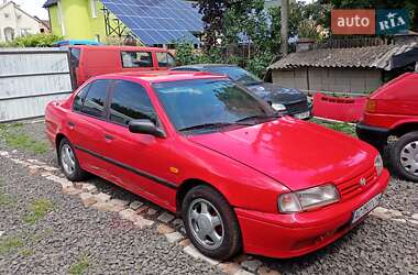 Седан Nissan Primera 1993 в Луцьку