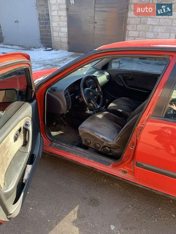 Седан Nissan Primera 1990 в Кривом Роге