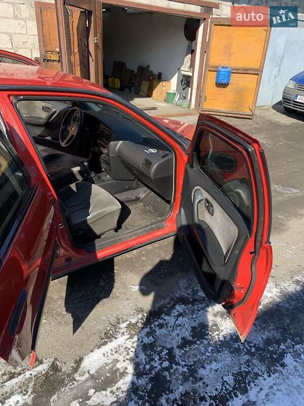 Седан Nissan Primera 1990 в Кривом Роге