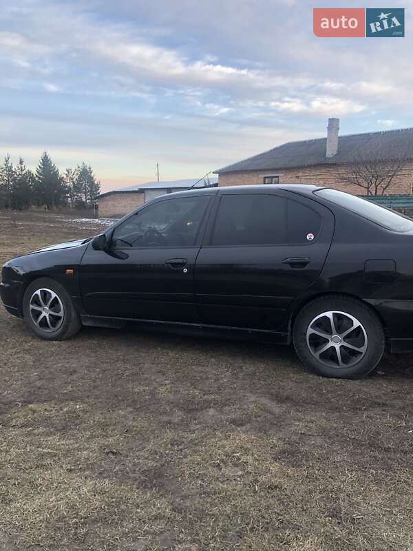 Седан Nissan Primera 2002 в Радехові