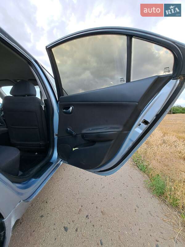 Ліфтбек Nissan Primera 2004 в Березнегуватому