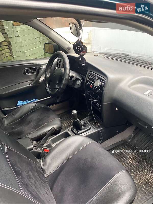 Седан Nissan Primera 1994 в Измаиле