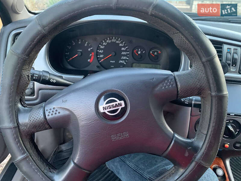 Седан Nissan Primera 2001 в Лановцах