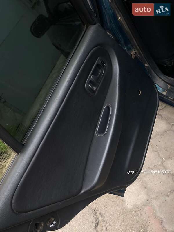 Седан Nissan Primera 1994 в Измаиле