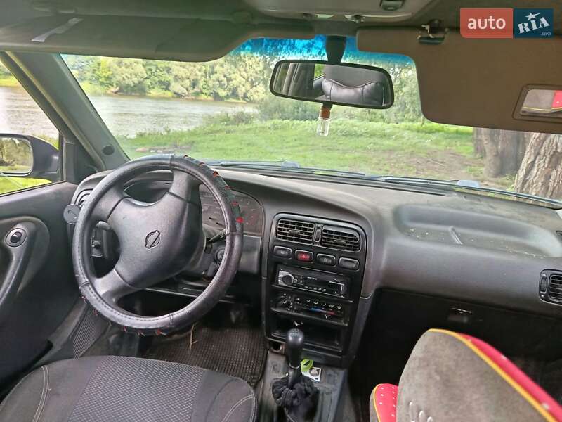 Седан Nissan Primera 1994 в Шостці