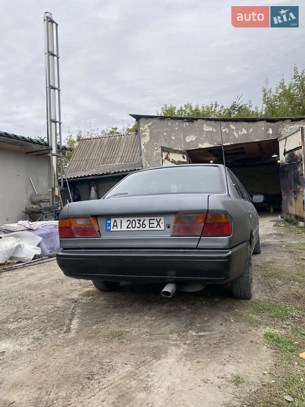 Седан Nissan Primera 1993 в Малине