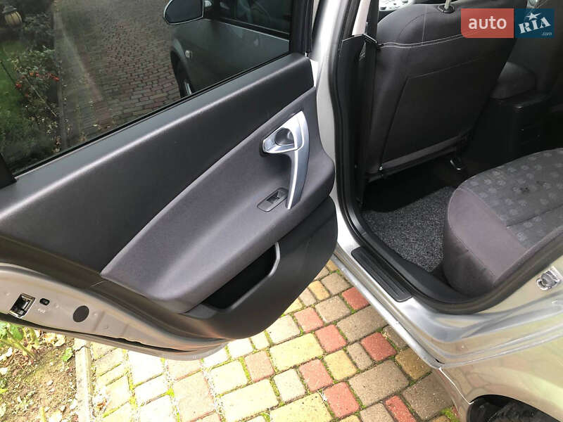 Універсал Nissan Primera 2006 в Луцьку