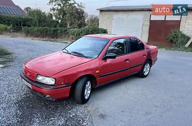 Седан Nissan Primera 1993 в Ізмаїлі