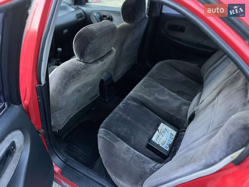 Седан Nissan Primera 1993 в Ізмаїлі