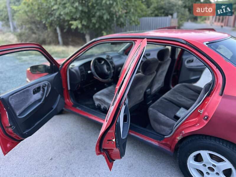 Седан Nissan Primera 1993 в Ізмаїлі