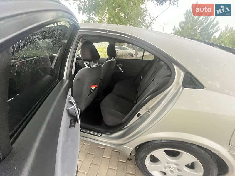 Седан Nissan Primera 2004 в Фонтанці