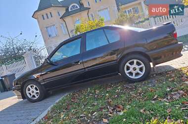Седан Nissan Primera 1994 в Черновцах