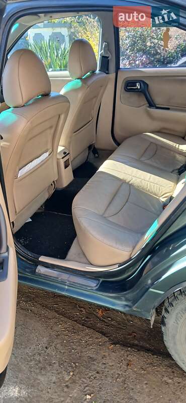 Седан Nissan Primera 2000 в Чернівцях