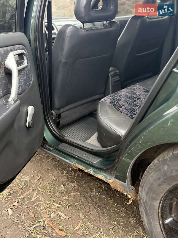 Ліфтбек Nissan Primera 1998 в Ізюмі