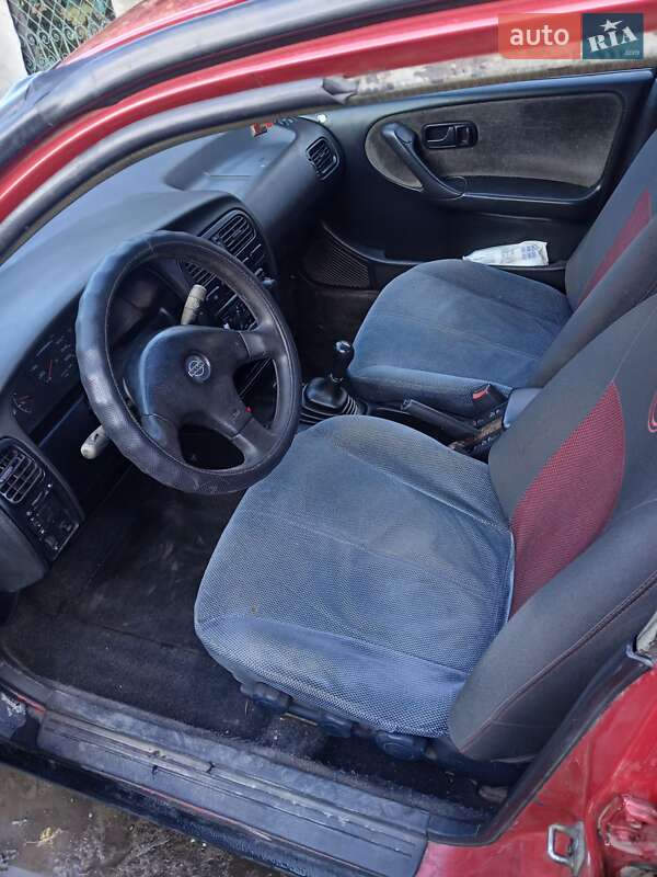 Седан Nissan Primera 1990 в Сарате