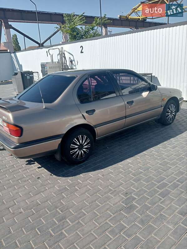 Седан Nissan Primera 1990 в Одессе