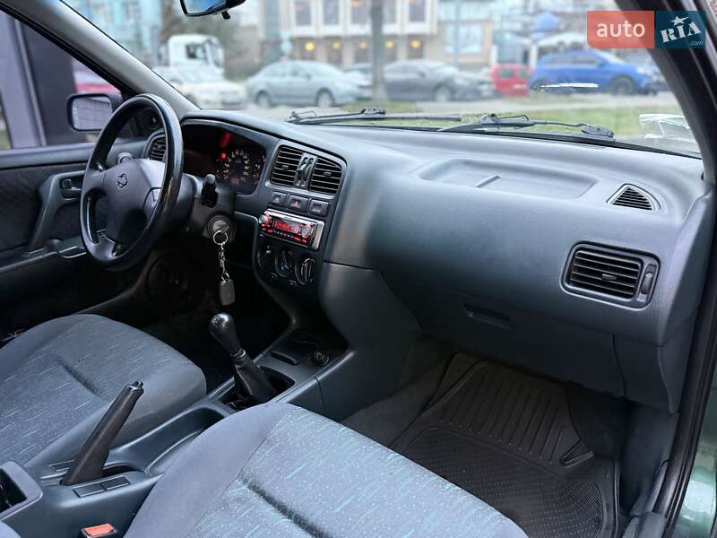 Седан Nissan Primera 1996 в Киеве