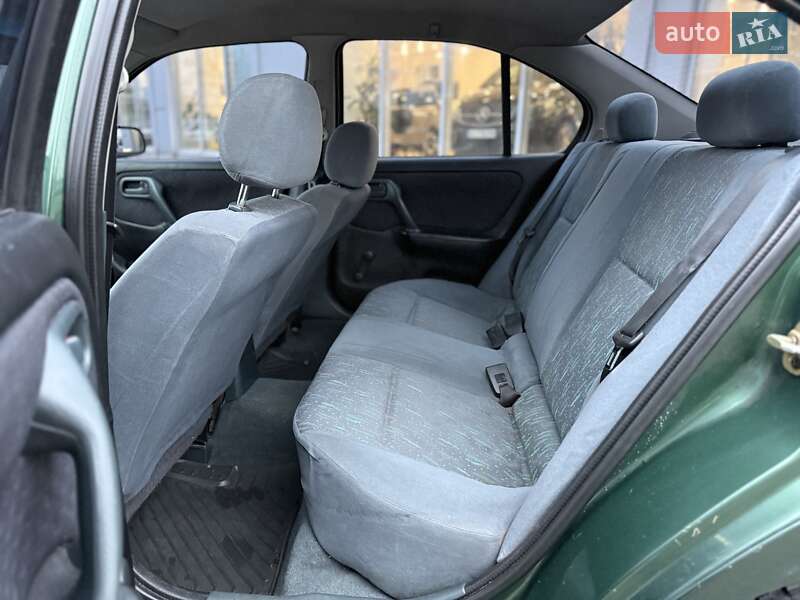 Седан Nissan Primera 1996 в Киеве