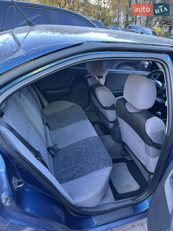 Седан Nissan Primera 1998 в Чернівцях